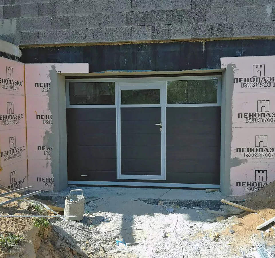 Гаражные секционные ворота DoorHan в деревне Козловка